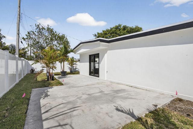 451 Dionne Drive, West Palm Beach, FL 33406