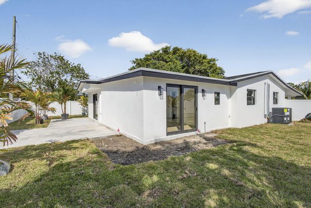 451 Dionne Drive, West Palm Beach, FL 33406