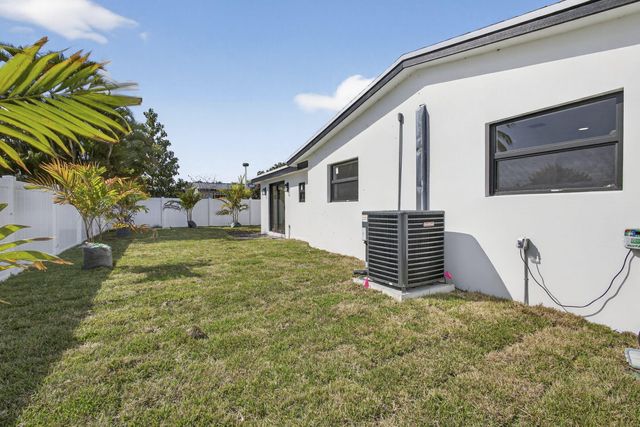 451 Dionne Drive, West Palm Beach, FL 33406