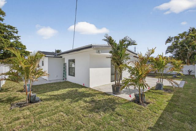 451 Dionne Drive, West Palm Beach, FL 33406