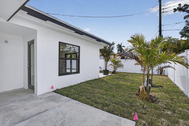 451 Dionne Drive, West Palm Beach, FL 33406