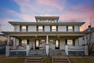 1218-1220 11 Street, Moline, IL 61265