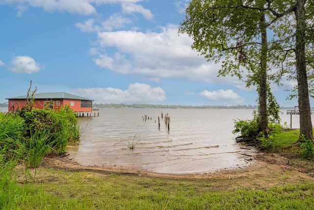 305 County Road 193, Gary, TX 75643