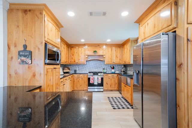 305 County Road 193, Gary, TX 75643