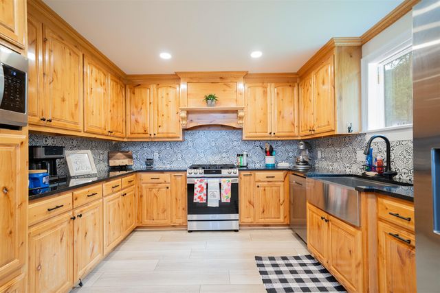 305 County Road 193, Gary, TX 75643