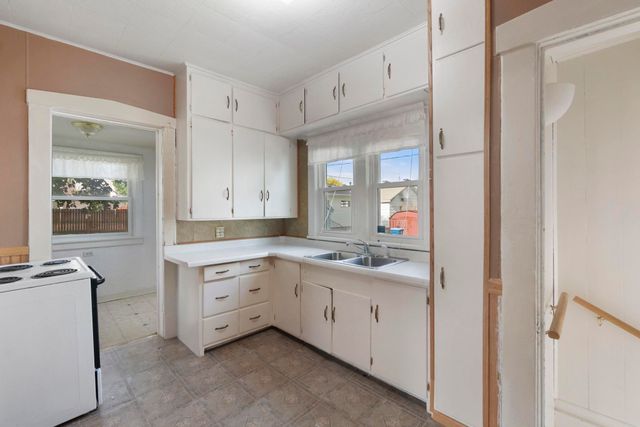 1717 Forest Avenue, Waterloo, IA 50702