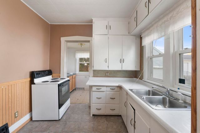 1717 Forest Avenue, Waterloo, IA 50702