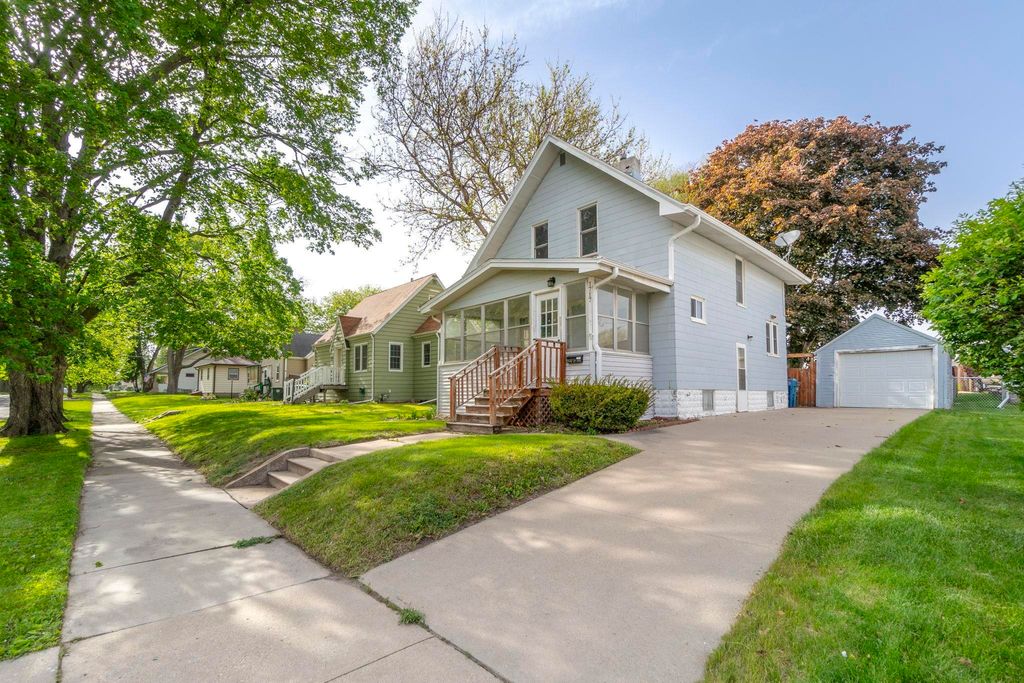 1717 Forest Avenue, Waterloo, IA 50702