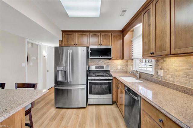 60 Harris Creek RD, Hampton, VA 23669