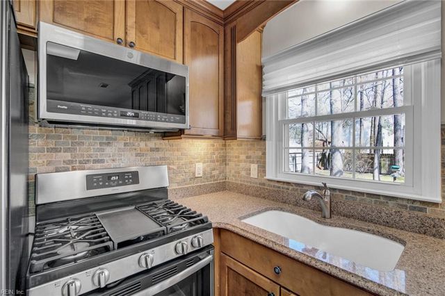 60 Harris Creek RD, Hampton, VA 23669