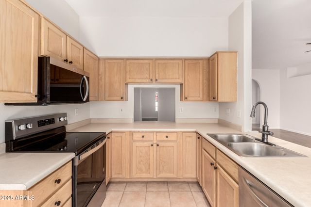 10211 W GEORGIA Avenue, Glendale, AZ 85307