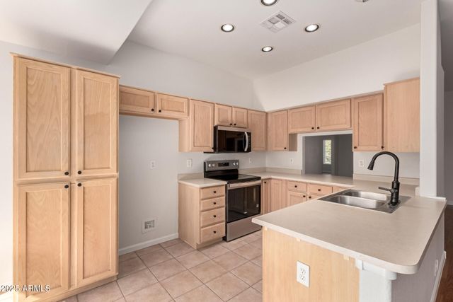 10211 W GEORGIA Avenue, Glendale, AZ 85307