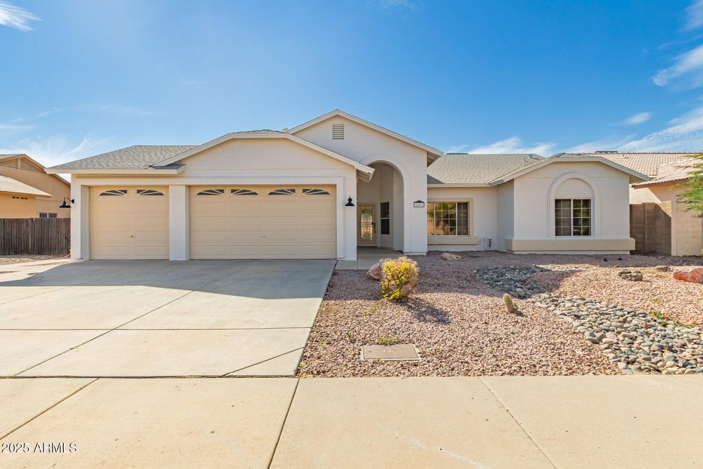 10211 W GEORGIA Avenue, Glendale, AZ 85307