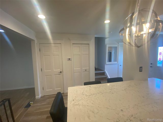 1886 E 13 Mile Road, Madison Heights, MI 48071