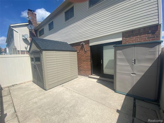 1886 E 13 Mile Road, Madison Heights, MI 48071