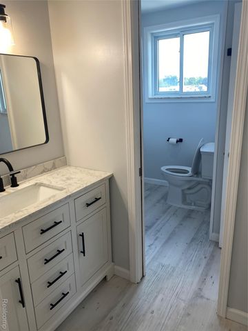 1886 E 13 Mile Road, Madison Heights, MI 48071