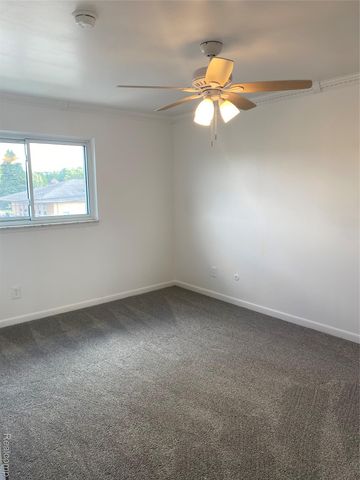 1886 E 13 Mile Road, Madison Heights, MI 48071