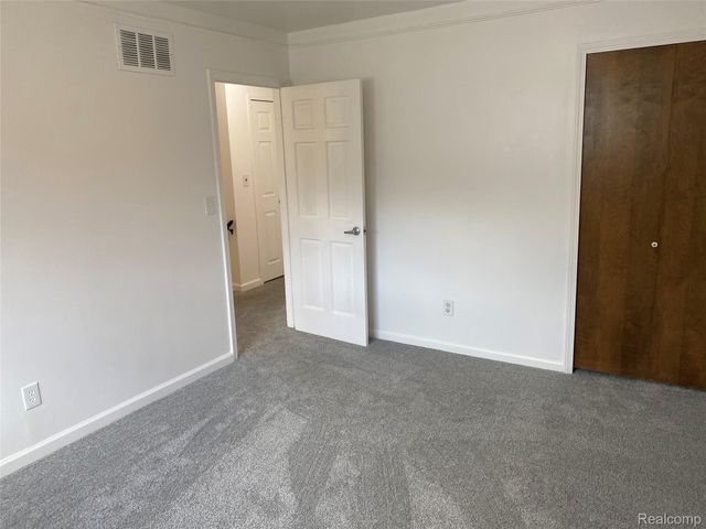 1886 E 13 Mile Road, Madison Heights, MI 48071