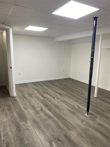 1886 E 13 Mile Road, Madison Heights, MI 48071