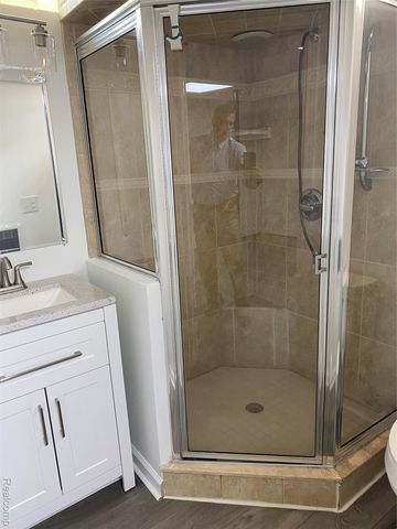 1886 E 13 Mile Road, Madison Heights, MI 48071