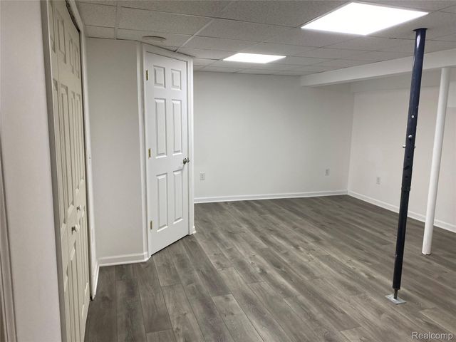 1886 E 13 Mile Road, Madison Heights, MI 48071