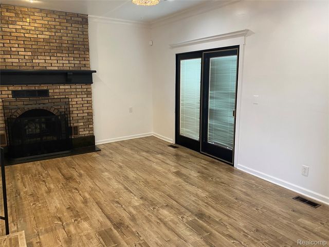 1886 E 13 Mile Road, Madison Heights, MI 48071