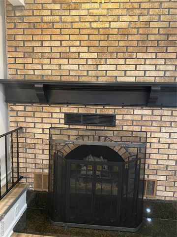 1886 E 13 Mile Road, Madison Heights, MI 48071