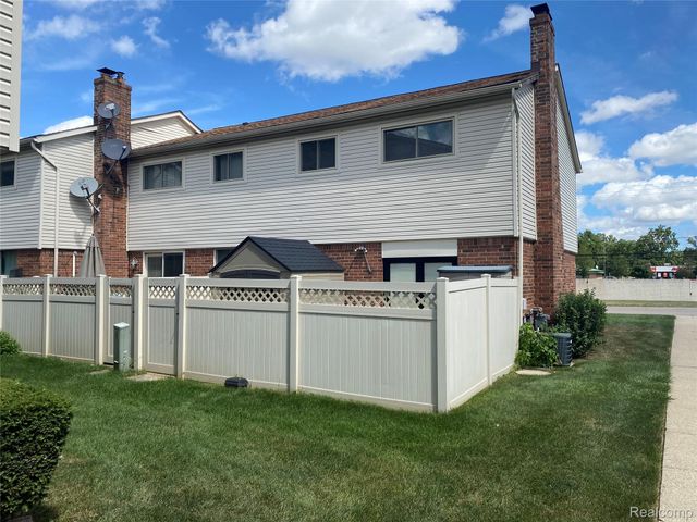 1886 E 13 Mile Road, Madison Heights, MI 48071