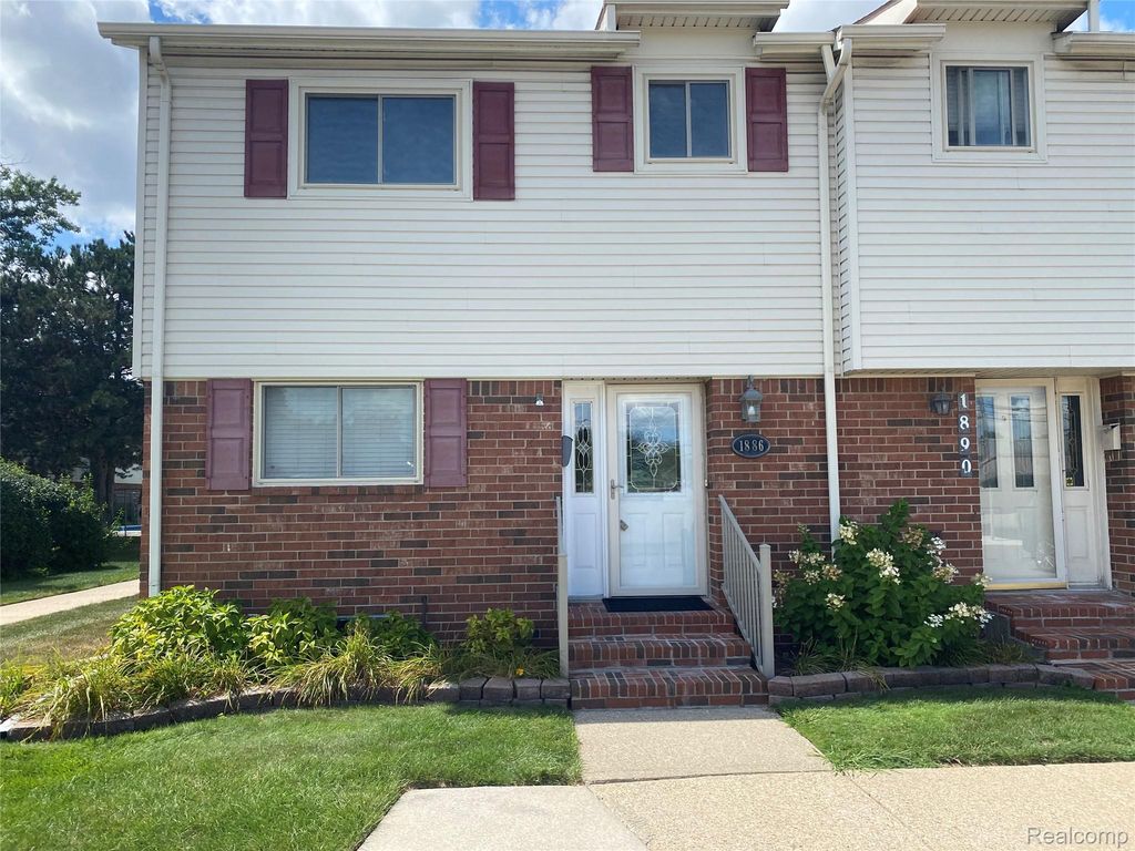 1886 E 13 Mile Road, Madison Heights, MI 48071