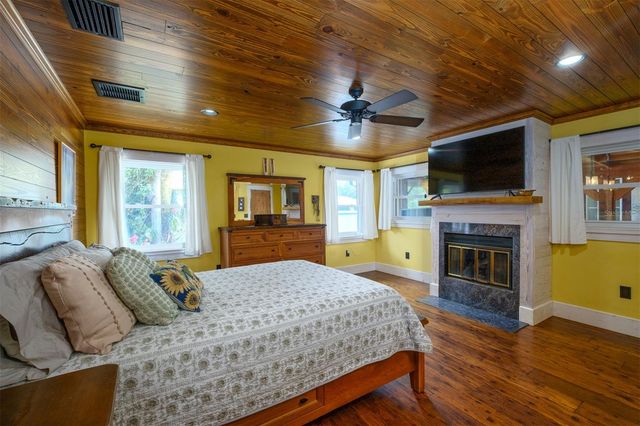 2690 TEMPLE STREET, Sarasota, FL 34239
