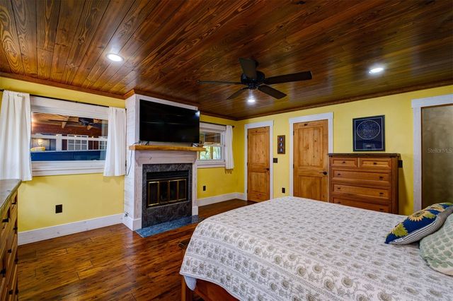 2690 TEMPLE STREET, Sarasota, FL 34239