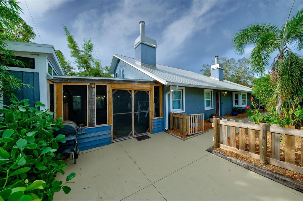 2690 TEMPLE STREET, Sarasota, FL 34239