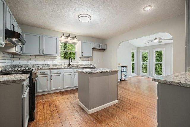 1162 Rolling Green Drive, Acworth, GA 30102