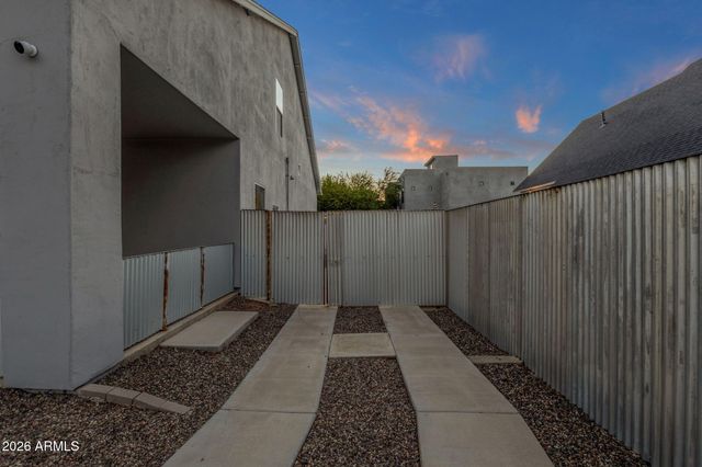 3930 N 30TH Street, Phoenix, AZ 85016