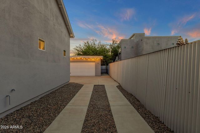 3930 N 30TH Street, Phoenix, AZ 85016