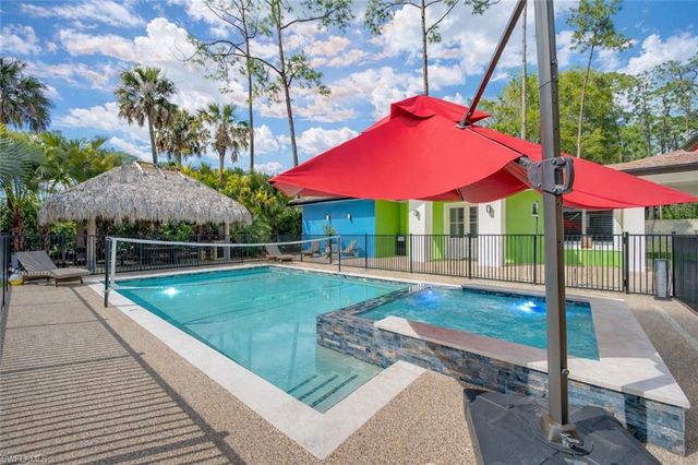 2401 Coach House LN, Naples, FL 34105