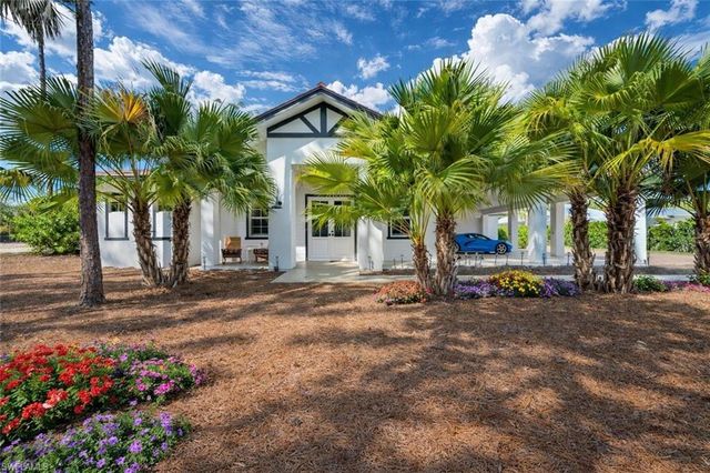 2401 Coach House LN, Naples, FL 34105