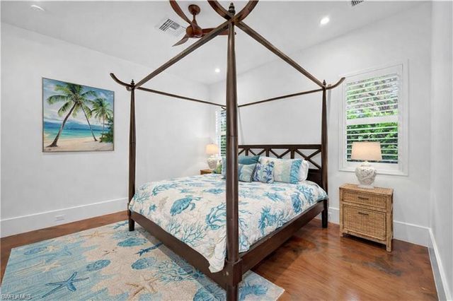 2401 Coach House LN, Naples, FL 34105