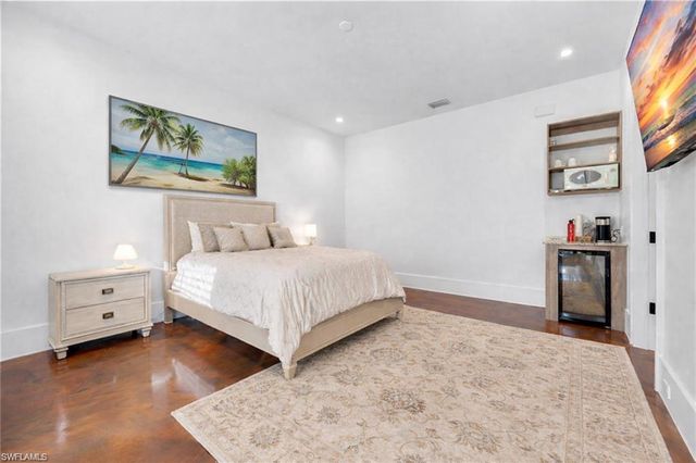 2401 Coach House LN, Naples, FL 34105