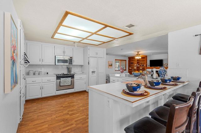 19775 Symeron Rd, Apple Valley, CA 92307