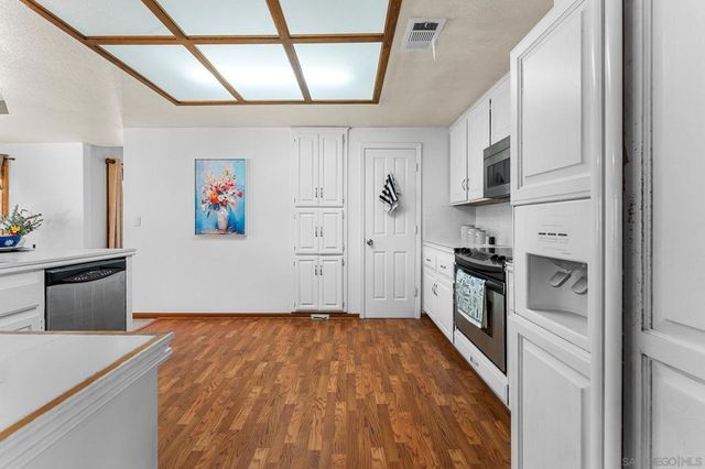 19775 Symeron Rd, Apple Valley, CA 92307