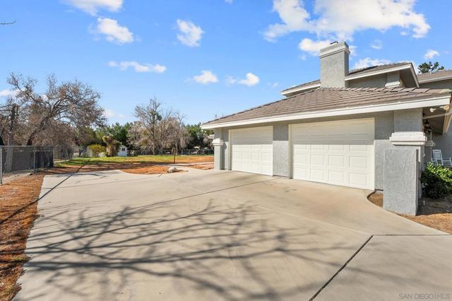 19775 Symeron Rd, Apple Valley, CA 92307