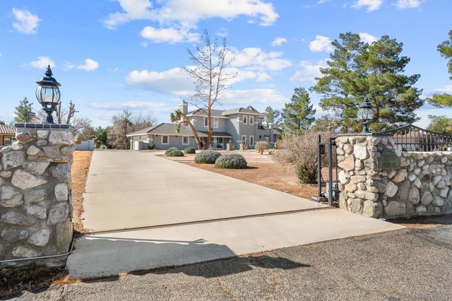 19775 Symeron Rd, Apple Valley, CA 92307