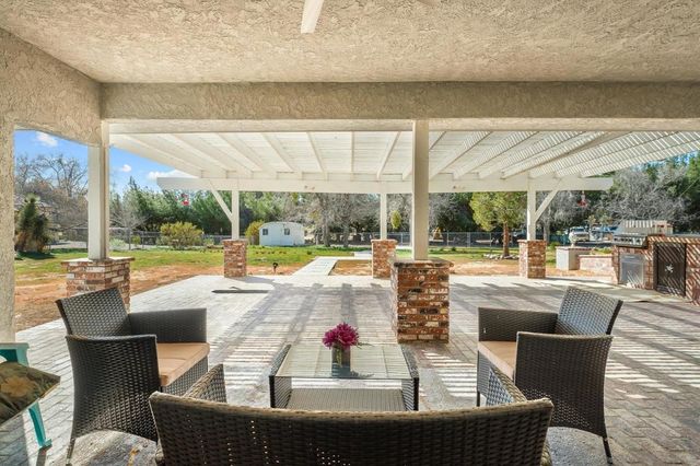 19775 Symeron Rd, Apple Valley, CA 92307