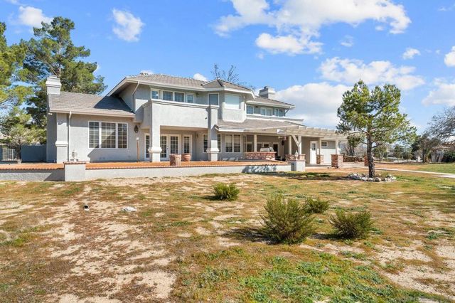 19775 Symeron Rd, Apple Valley, CA 92307