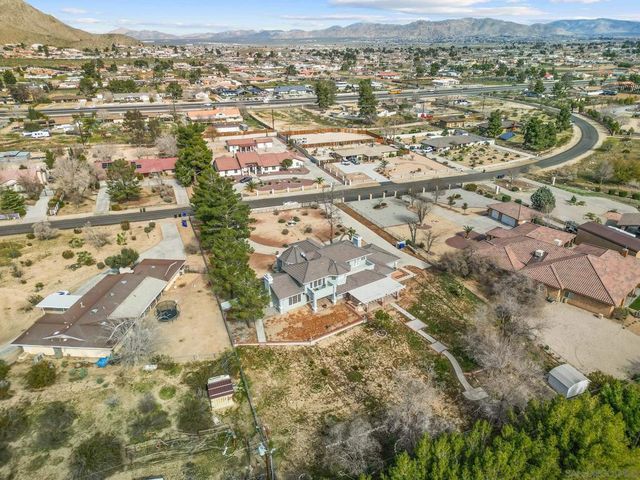 19775 Symeron Rd, Apple Valley, CA 92307