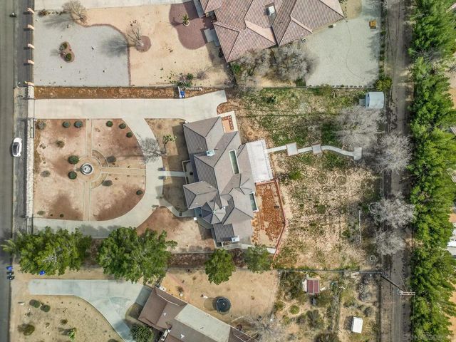 19775 Symeron Rd, Apple Valley, CA 92307