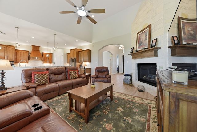 10418 Zaruba, Sealy, TX 77474