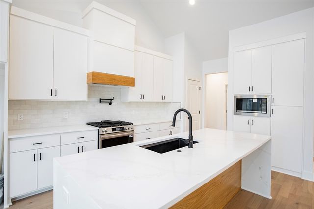 21 Singleton Drive, Bella Vista, AR 72715