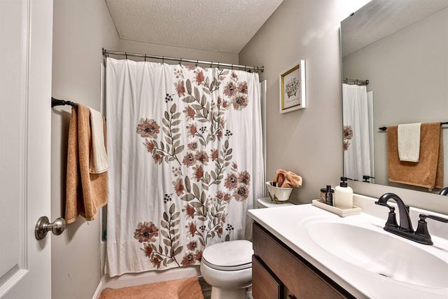 7767 Devonshire Drive, Alexandria, KY 41001